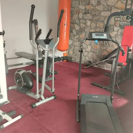 Woodstone Apartment *